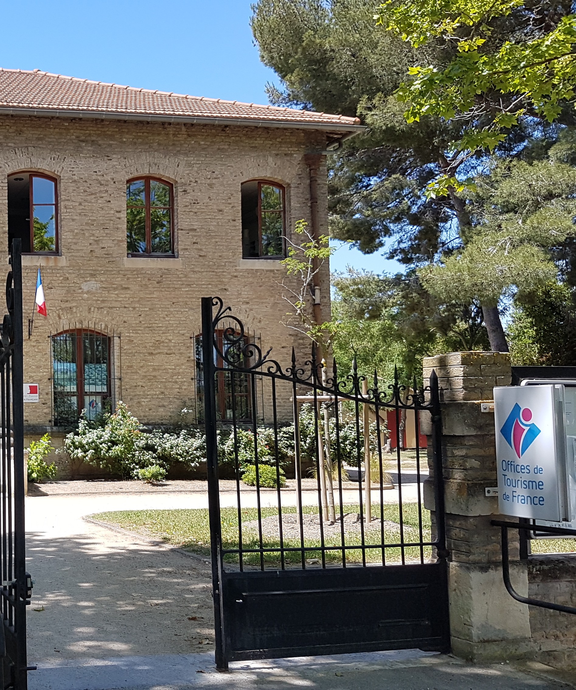 Office de tourisme - Bureau d'Information Touristique de Salin de Giraud  France Provence-Alpes-Côte d'Azur Bouches-du-Rhône Arles 13200