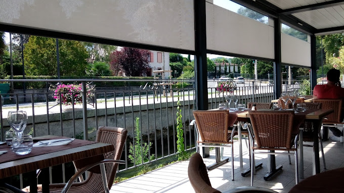 restaurant bains douches terrasse en bord de canal