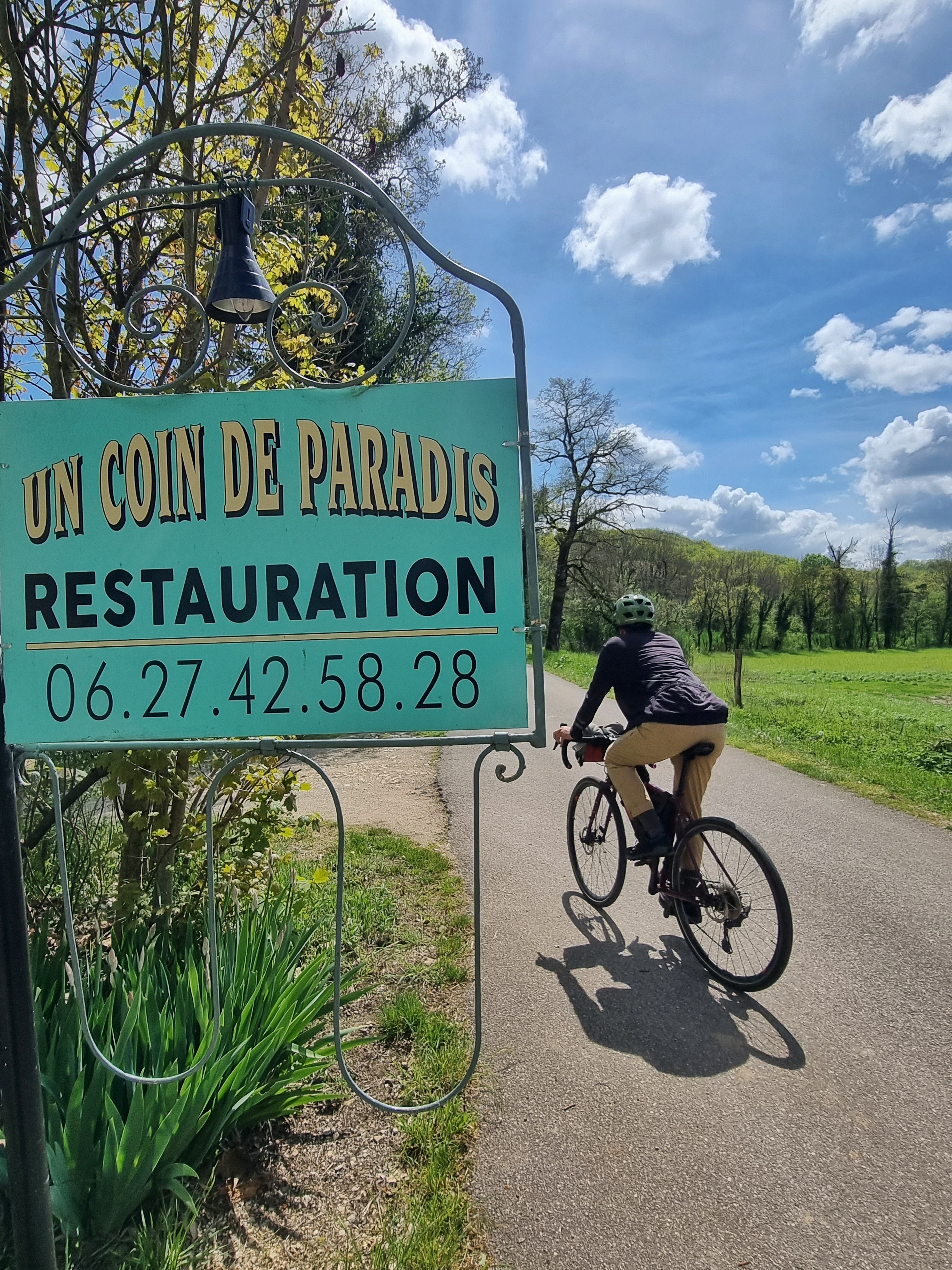 Entrée du restautant Un coin de paradis - situé au bord de ViaRhôna - Arandon-Passins - Balcons du Dauphiné - Nord-Isère - à moins d'une heure de Lyon