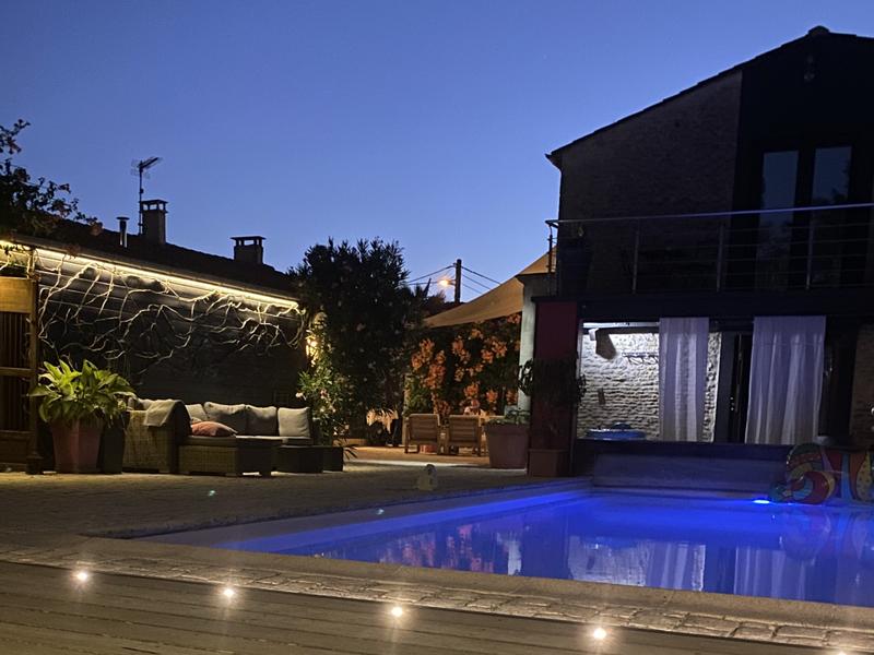 Piscine terrasse de nuit