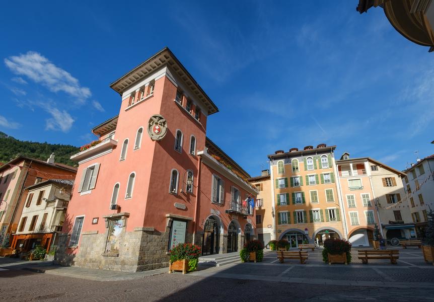 La place et la Mairie