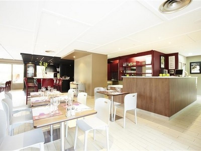 Restaurant - Hôtel Campanile Aix Meyreuil - photo 2