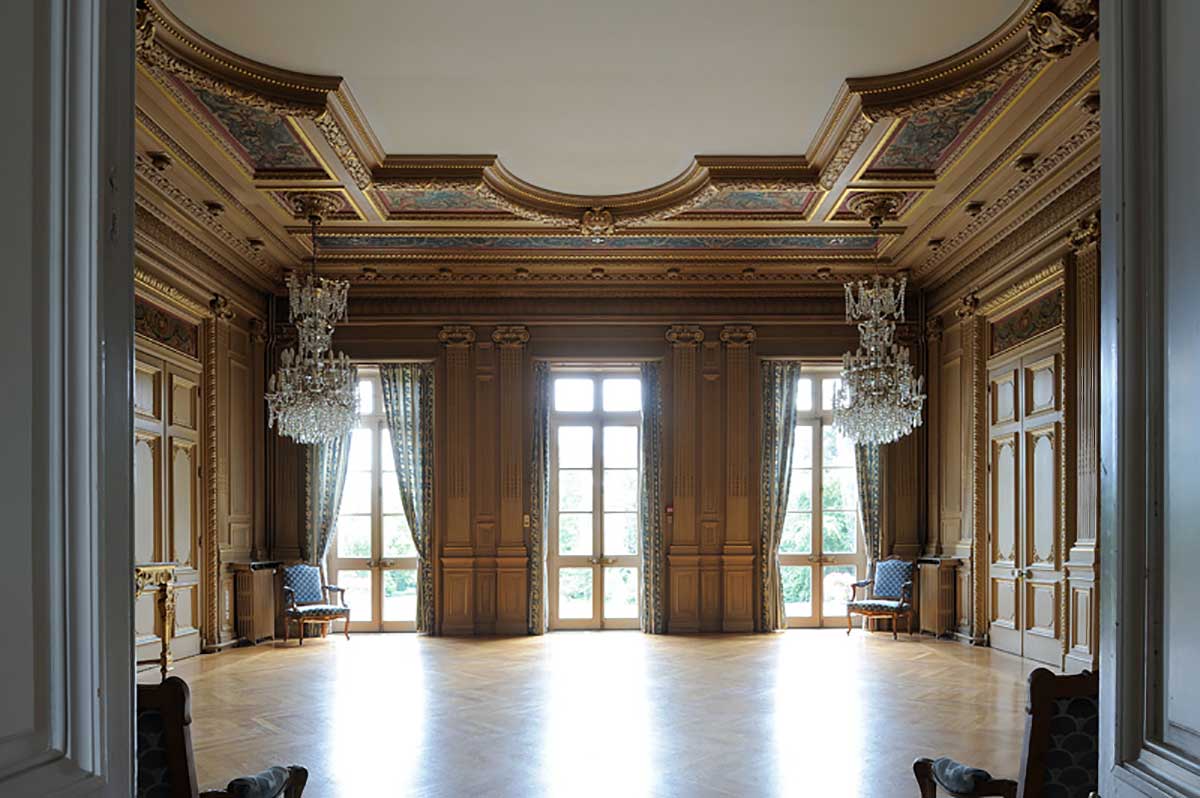 Salons de l'Hôtel du Département de l'Ain et préfecture de l'Ain vue du jardin