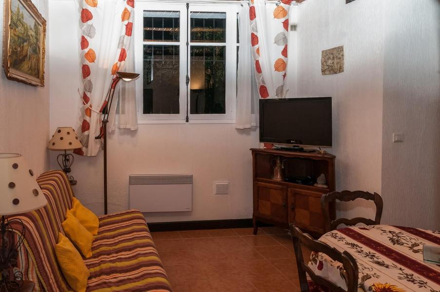 La Bastide des Chênes-séjour canapé convertible-Le Broc-Gîtes de France Alpes-Maritimes.