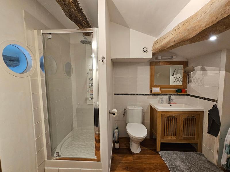 Salle deau privative de la chambre 3