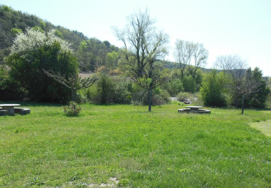 aire de pique-nique aux Salelles