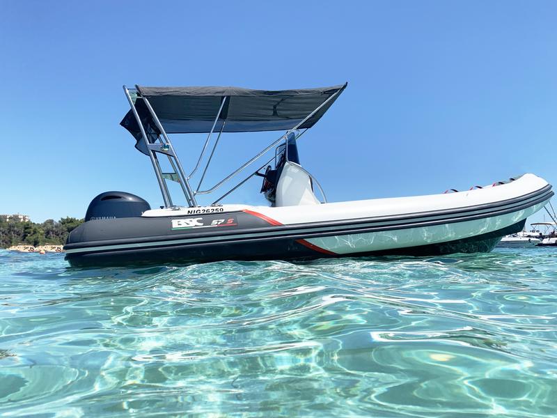 bateau semi-rigide jusqu'à 10personnes