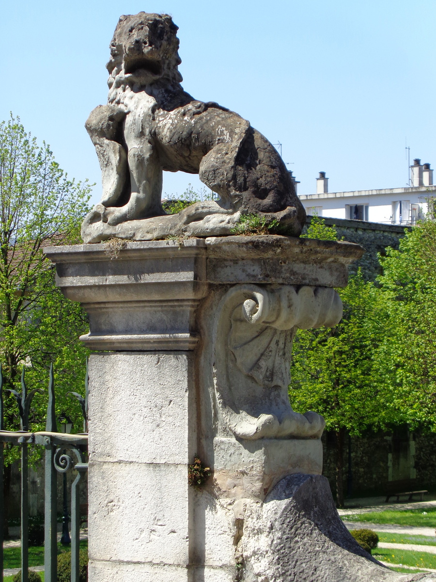 Marché artisanal et coin des écrivains