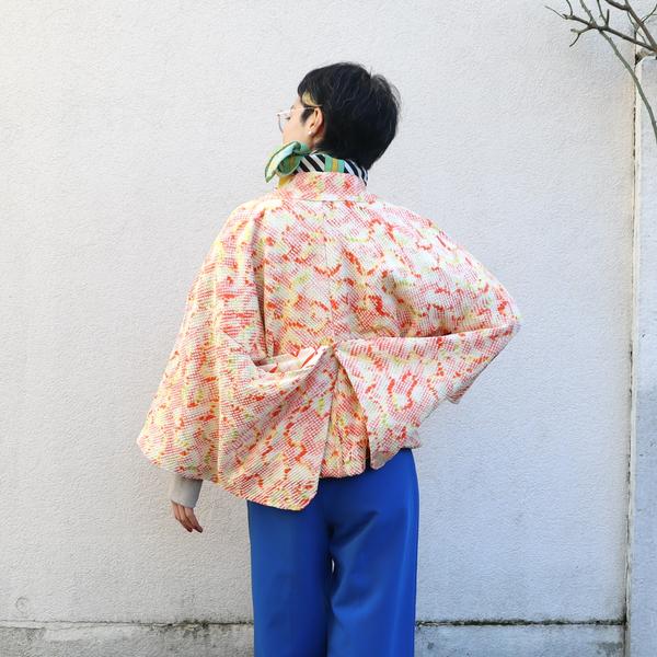 Kimonos traditionnels en soie, et bijoux en métal avec pierres précieuses et semi-précieuses 
