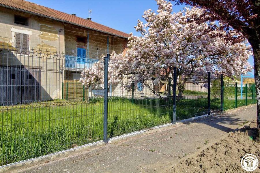 Le gîte, côté route Le gîte, côté route