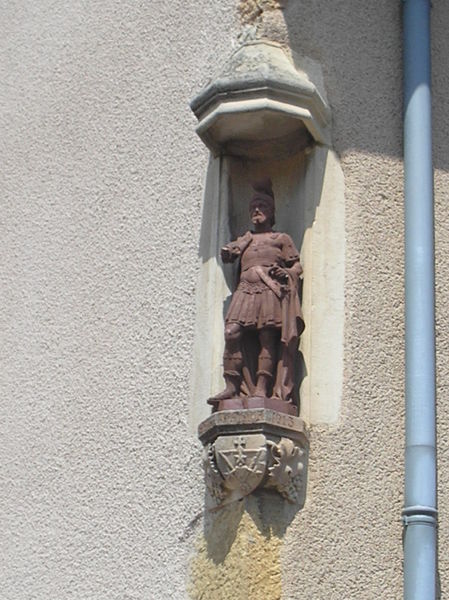 Statuette sur église