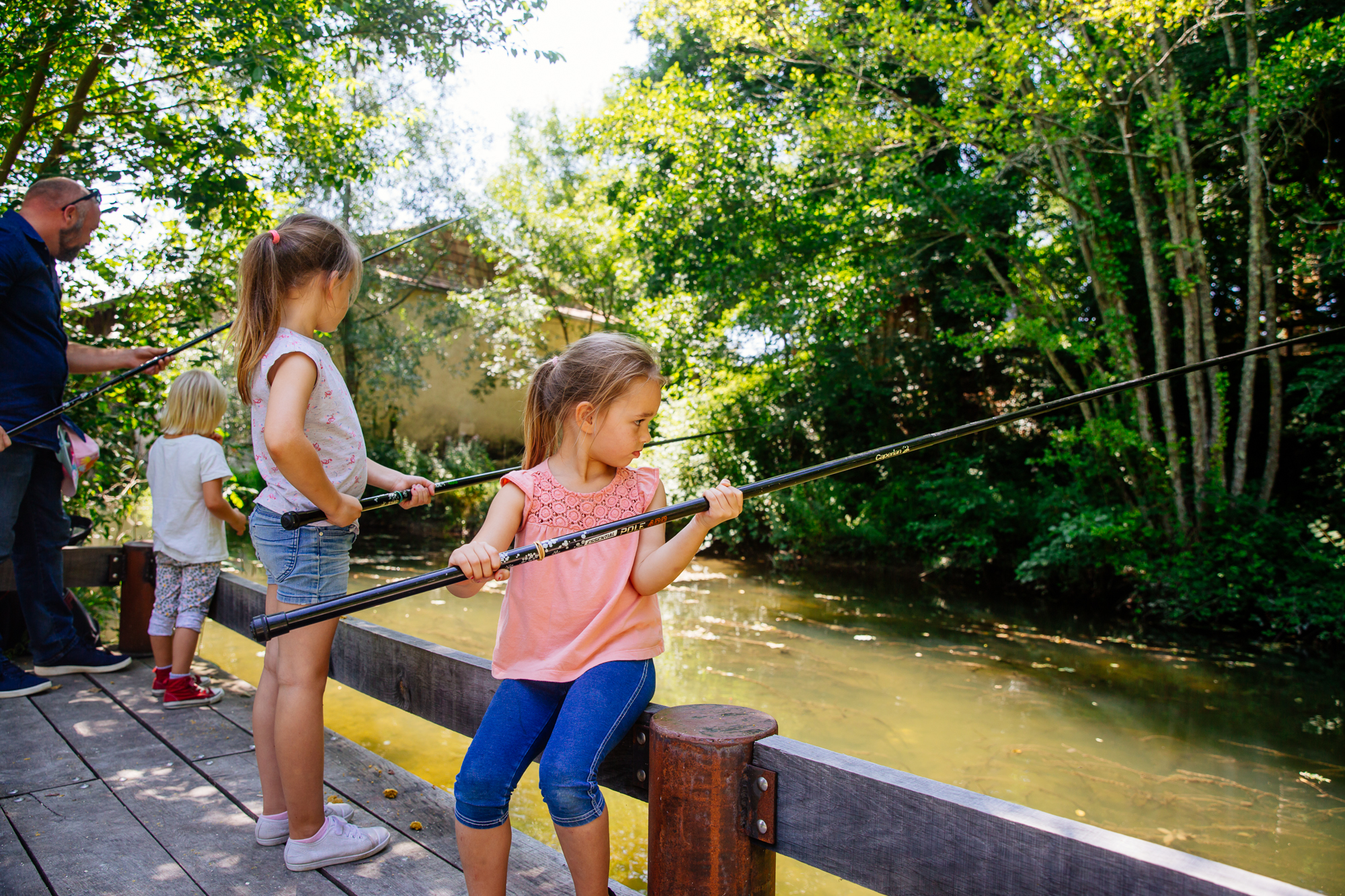 Ponton de pêche de la base de loisirs de Poltrot