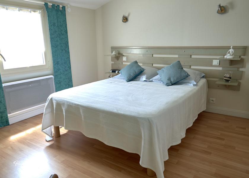 La chambre, avec un lit double