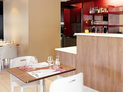 Restaurant - Hôtel Campanile Aix Meyreuil - photo 4