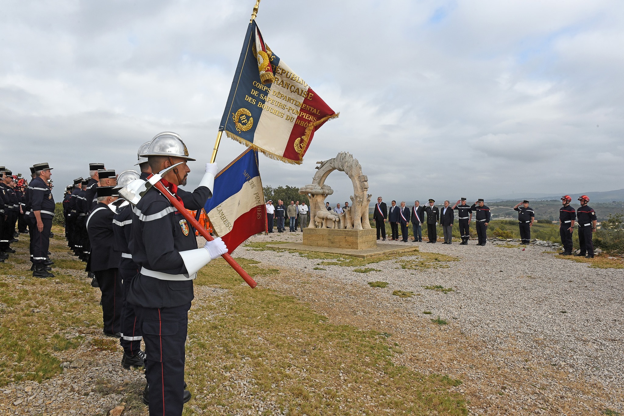 La stèle du souvenir, Lançon-Provence - photo 4