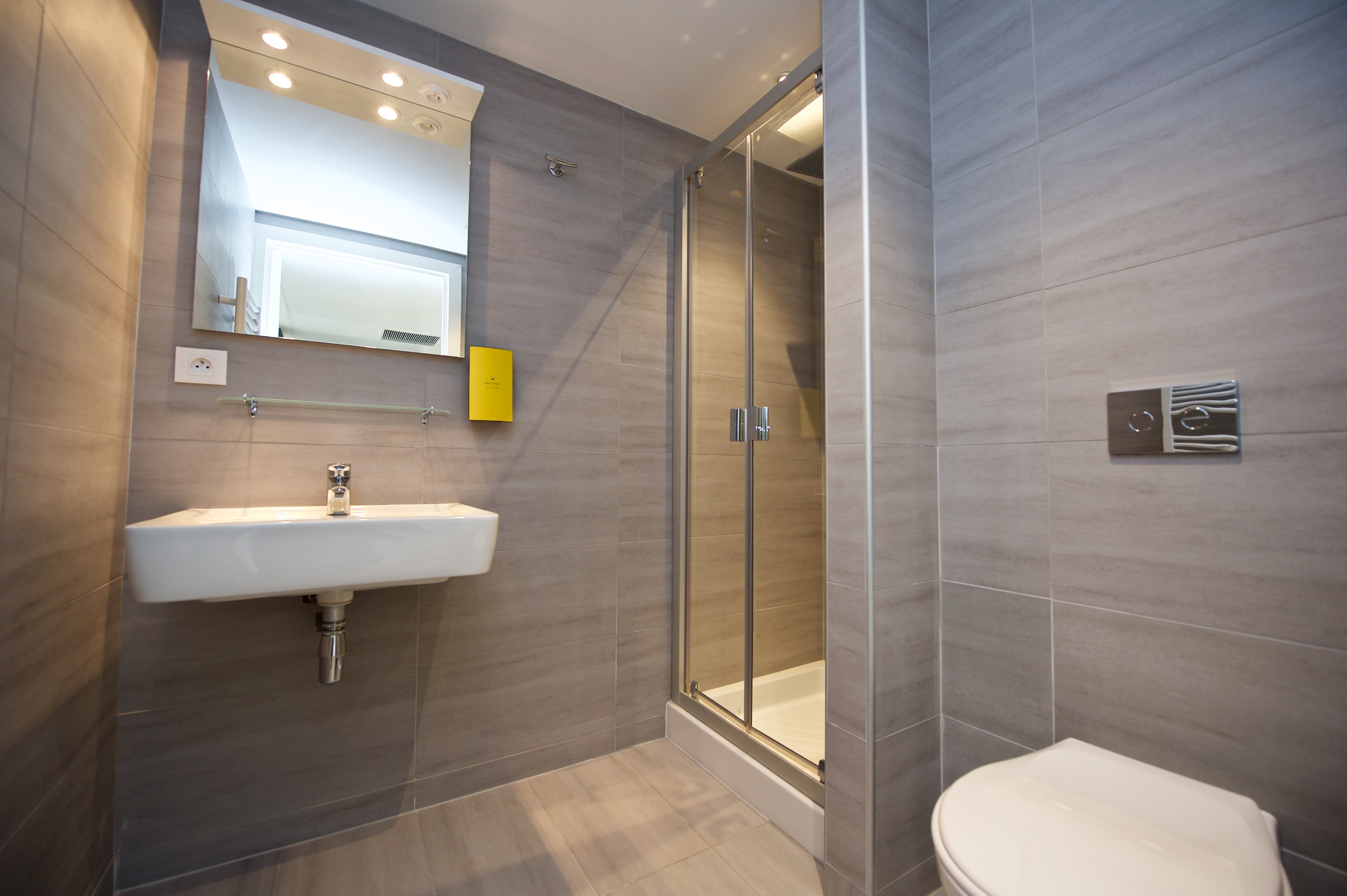 1CD4 Bathroom