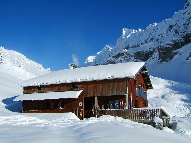 Le refuge sous la neige Le refuge sous la neige